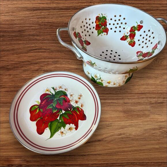 Golden Rabbit Colander Set Strawberry Enamelware 1.5qt w 8" Drip Plate 2 Piece - Picture 2 of 8